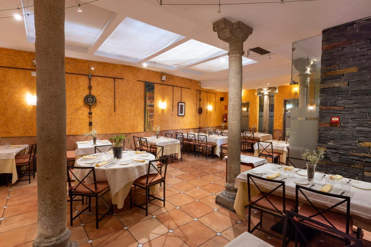 Hostal Restaurante Puerta Del Alcazar Ávila Exteriér fotografie
